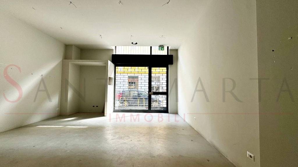 negozio in affitto a Milano