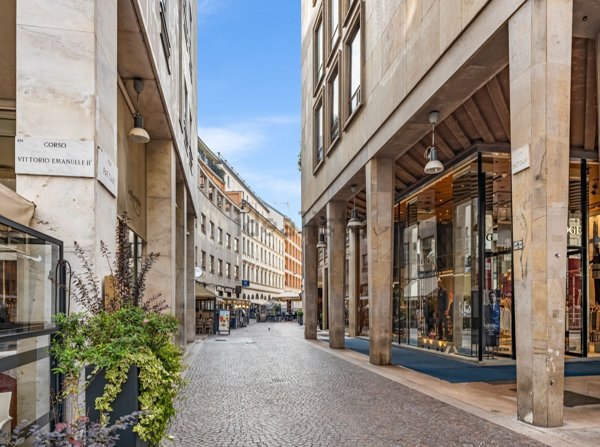 locale commerciale in affitto a Milano