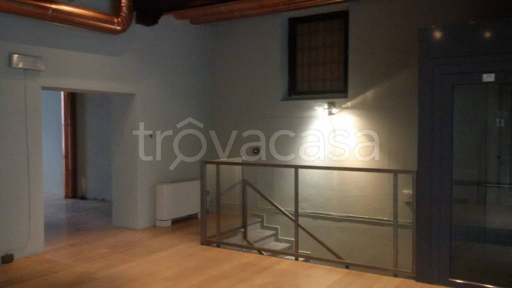negozio in affitto a Milano