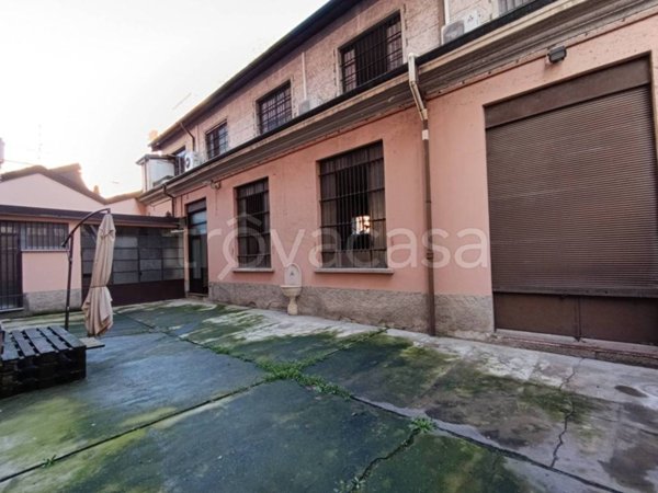 negozio in affitto a Milano
