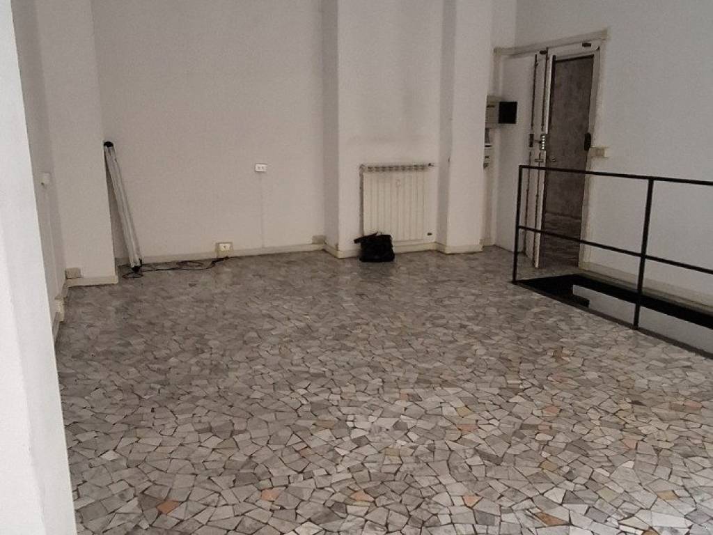 negozio in affitto a Milano in zona Corvetto