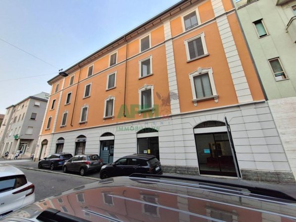 negozio in affitto a Milano in zona Ponte Lambro