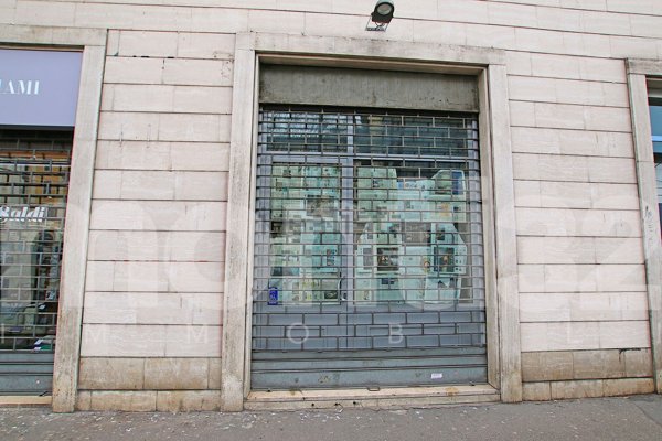 negozio in affitto a Milano