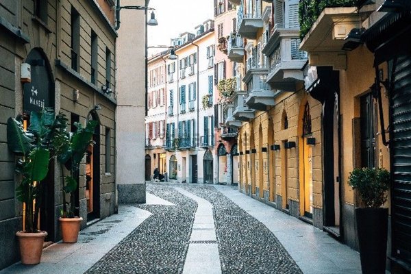 negozio in affitto a Milano in zona Porta Nuova
