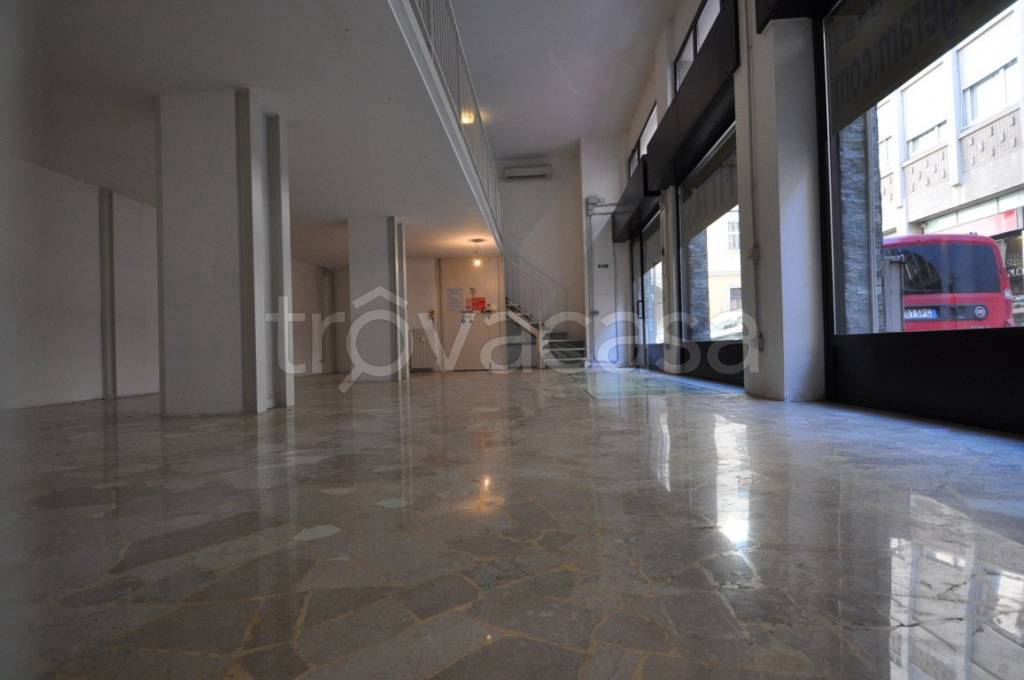 negozio in affitto a Milano