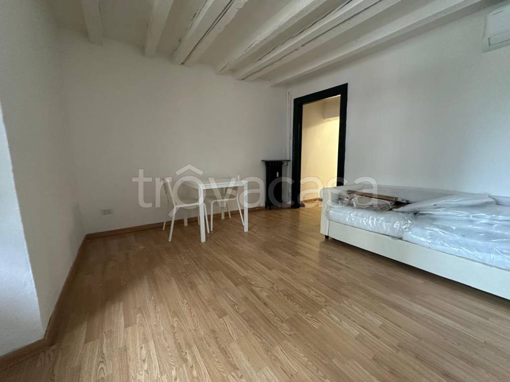 appartamento in affitto a Milano in zona Guastalla