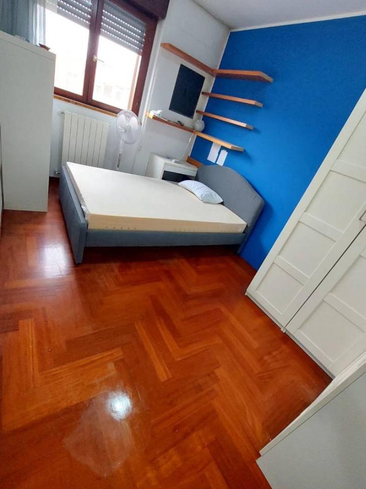 negozio in affitto a Milano in zona Famagosta