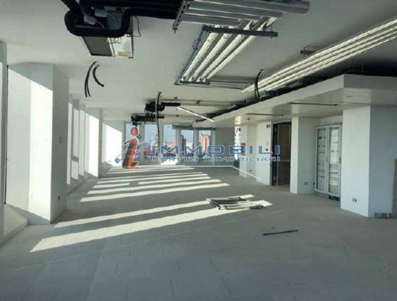 negozio in affitto a Milano in zona Porta Genova