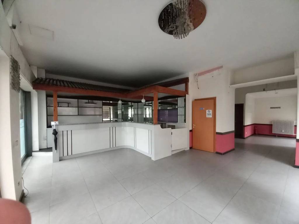 negozio in affitto a Milano