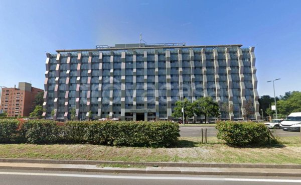 negozio in affitto a Milano in zona Famagosta
