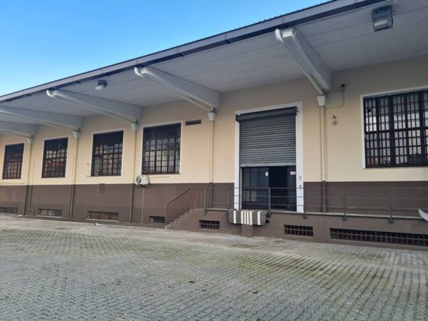 locale commerciale in affitto a Milano in zona Forlanini