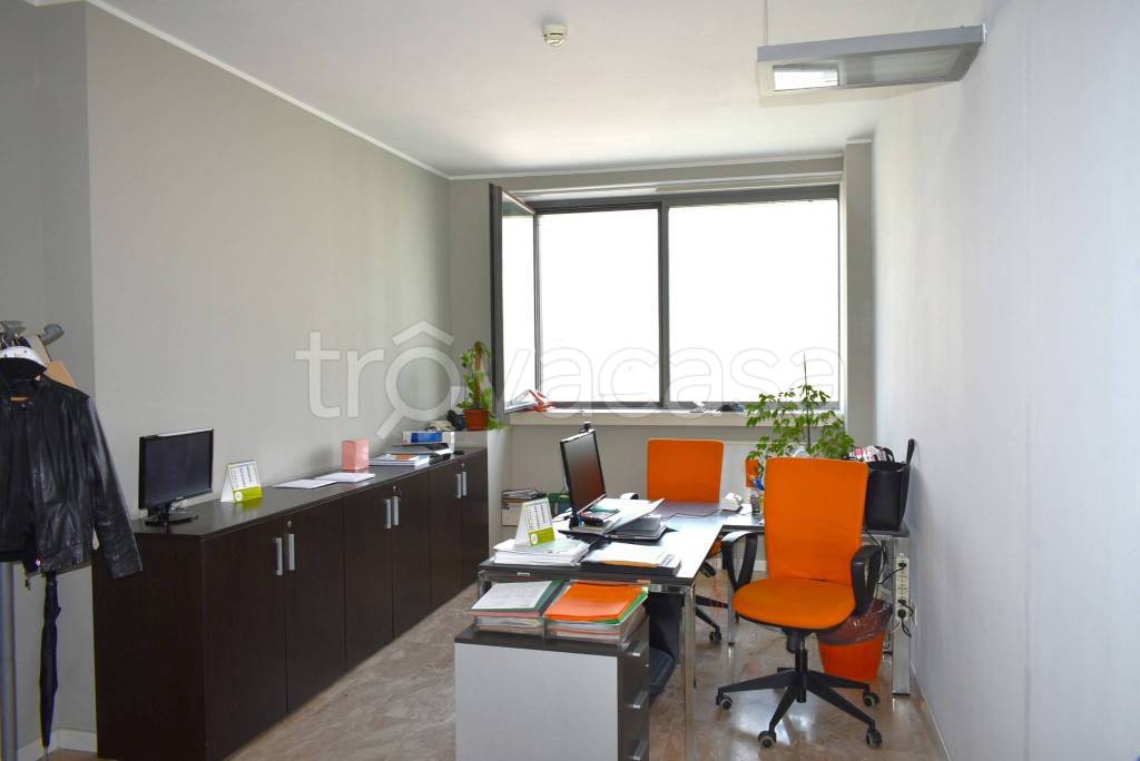 ufficio in affitto a Milano in zona Famagosta