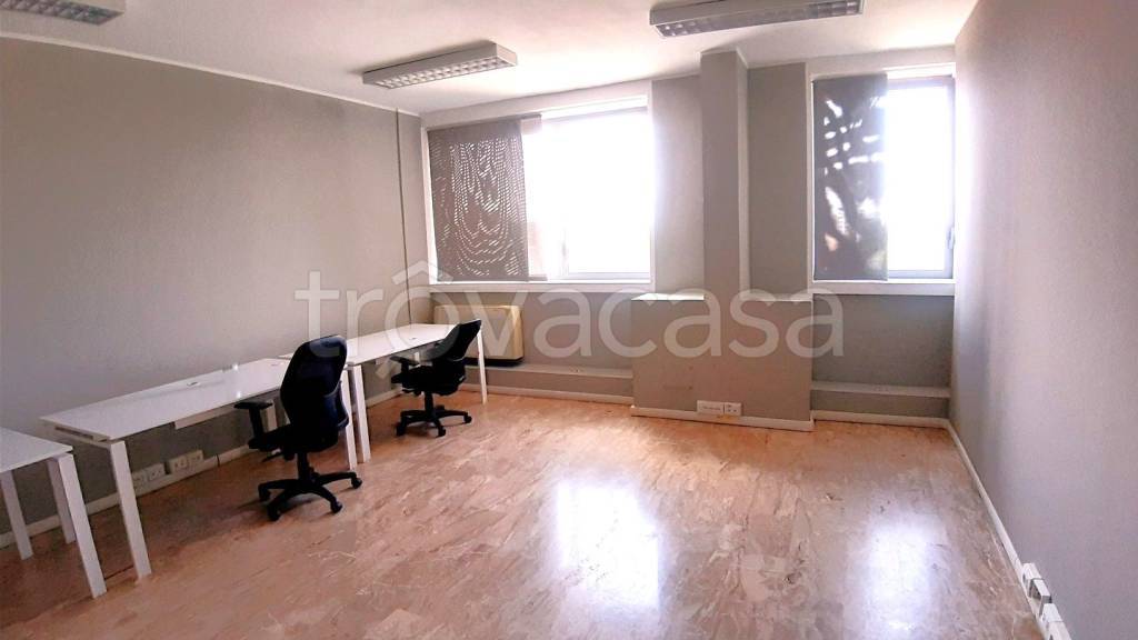 ufficio in affitto a Milano in zona Famagosta