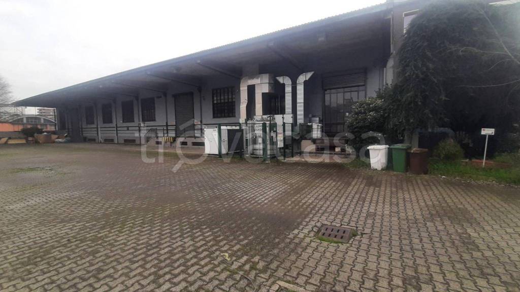 capannone in affitto a Milano