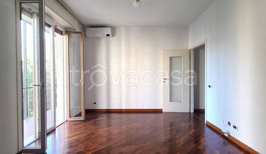 appartamento in affitto a Milano in zona Lorenteggio