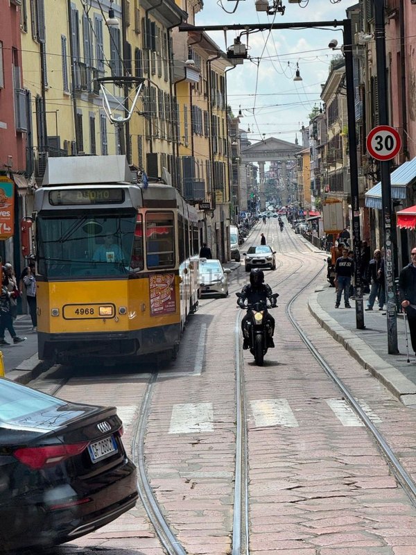 negozio in affitto a Milano in zona Porta Ticinese