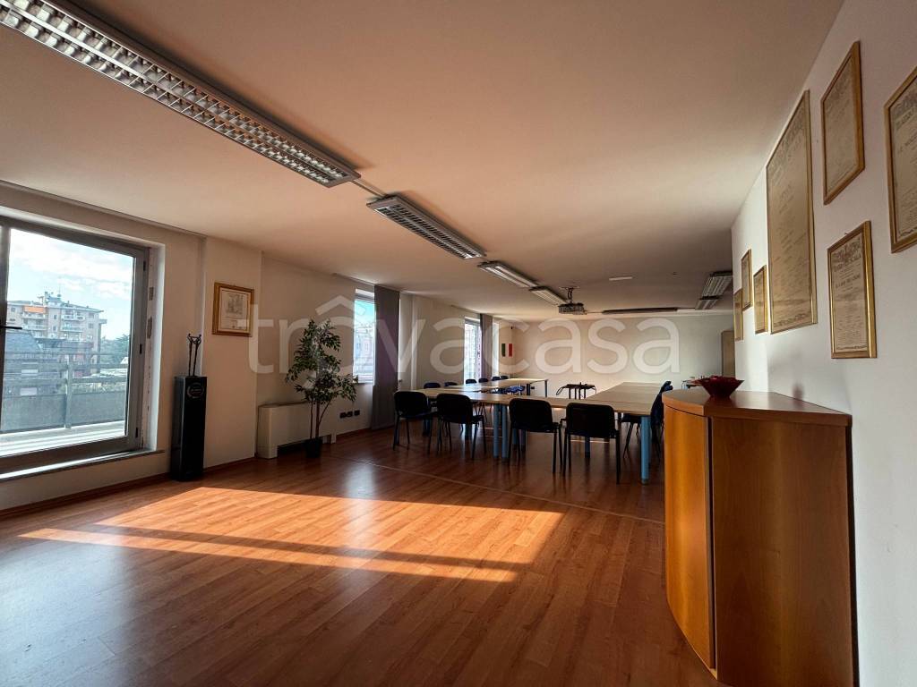 ufficio in affitto a Milano in zona Famagosta