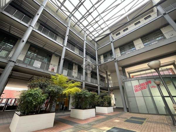 negozio in affitto a Milano in zona Vigentino