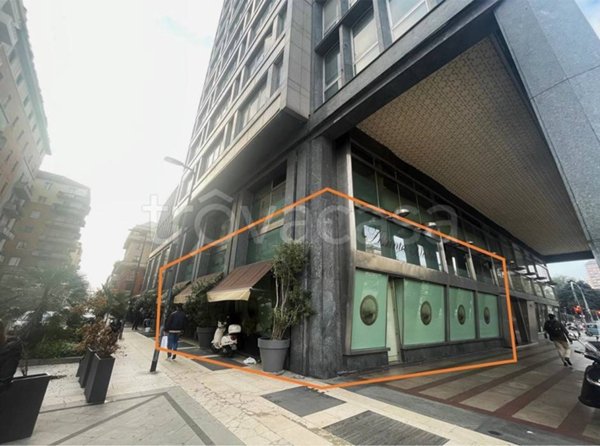 negozio in affitto a Milano in zona Centro Direzionale