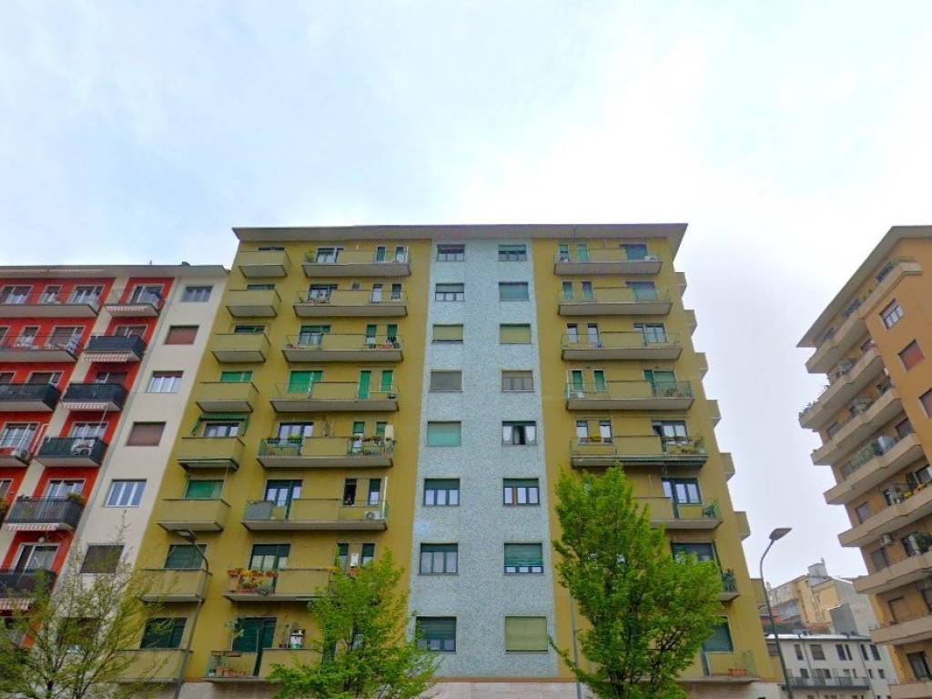 negozio in affitto a Milano in zona San Siro