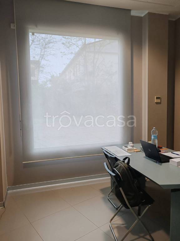 negozio in affitto a Milano in zona Baggio