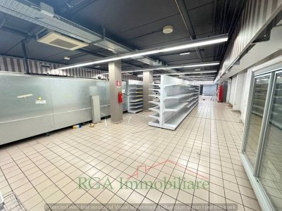 negozio in affitto a Milano
