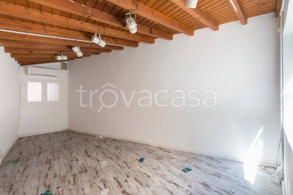 monolocale in affitto a Milano in zona Loreto