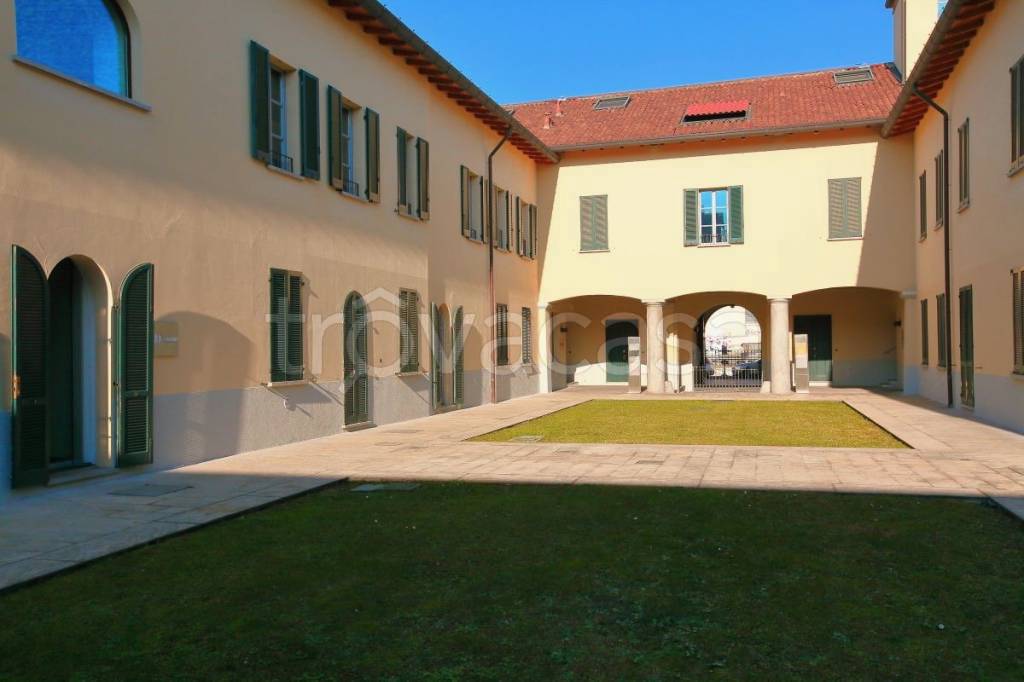 ufficio in affitto a Milano in zona Barona