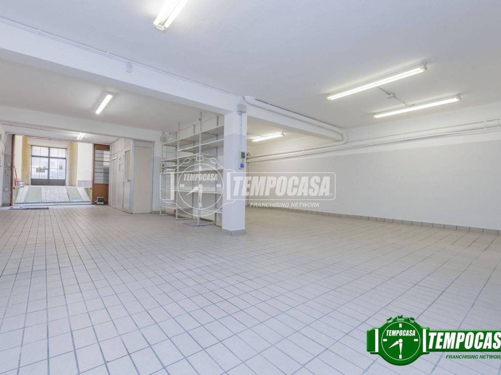 locale commerciale in affitto a Milano in zona Musocco