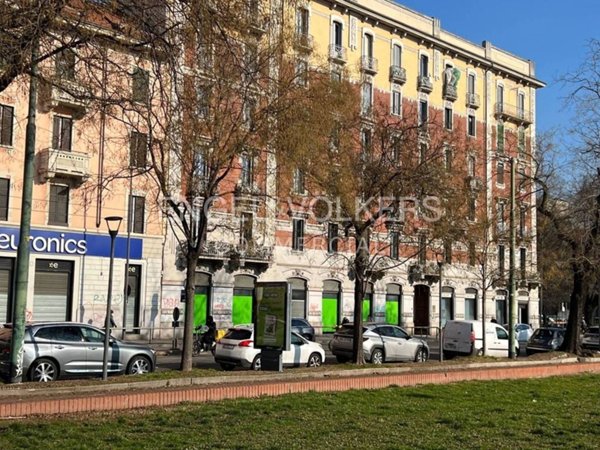 negozio in affitto a Milano in zona XXII Marzo