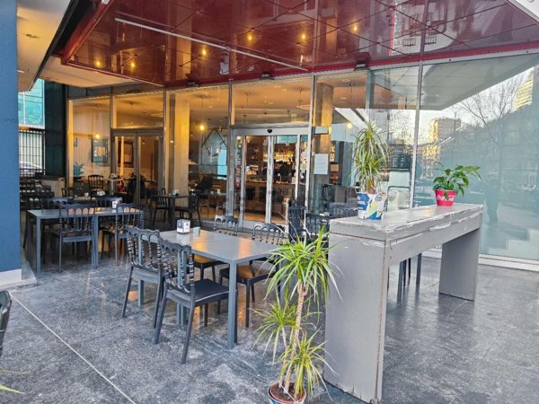 locale commerciale in affitto a Milano in zona Centro Direzionale