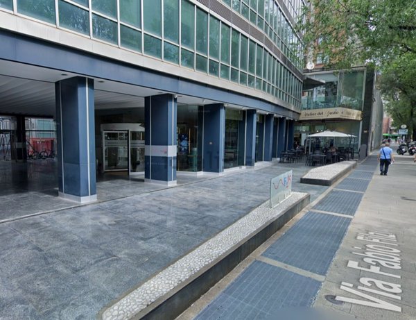 locale commerciale in affitto a Milano in zona Centro Direzionale