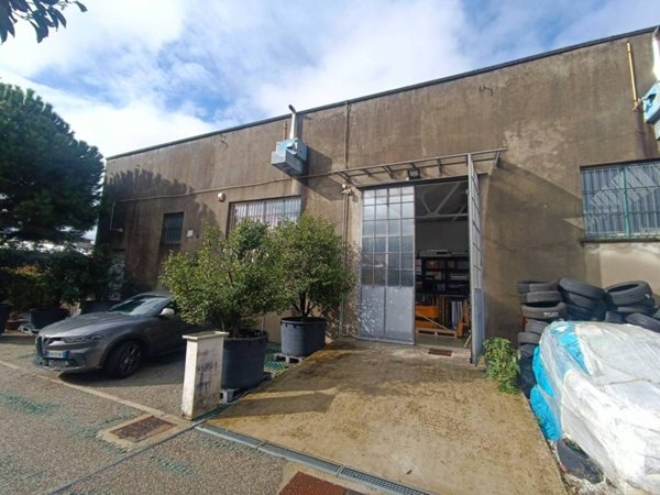 locale commerciale in affitto a Milano