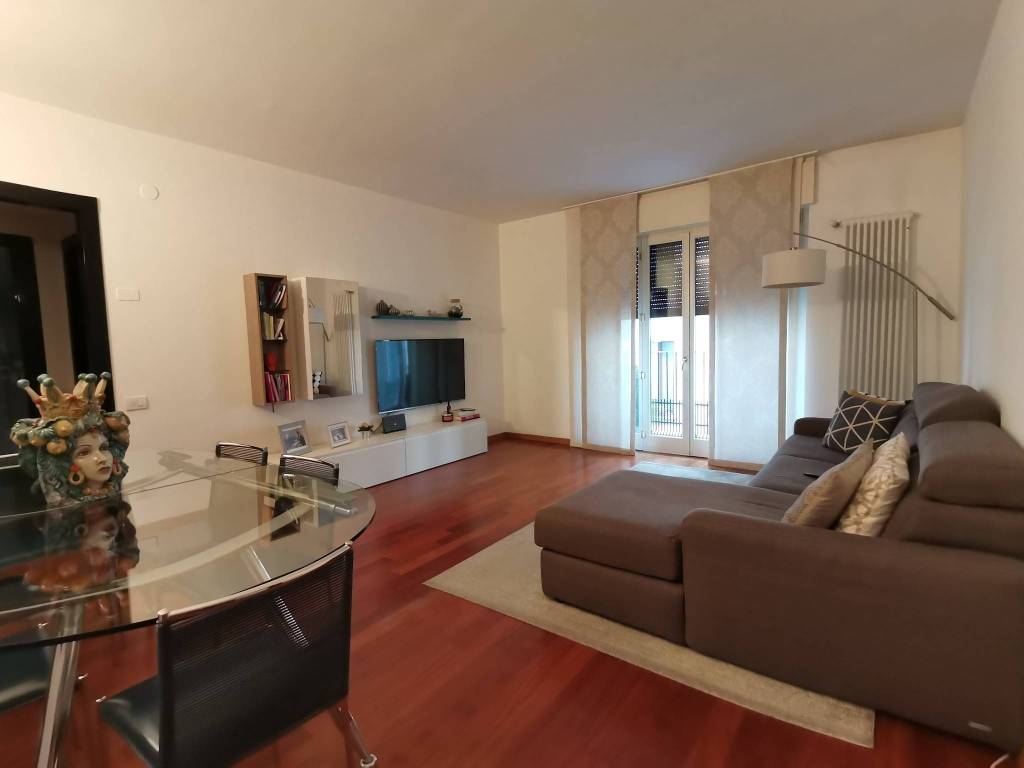 appartamento in affitto a Milano in zona XXII Marzo