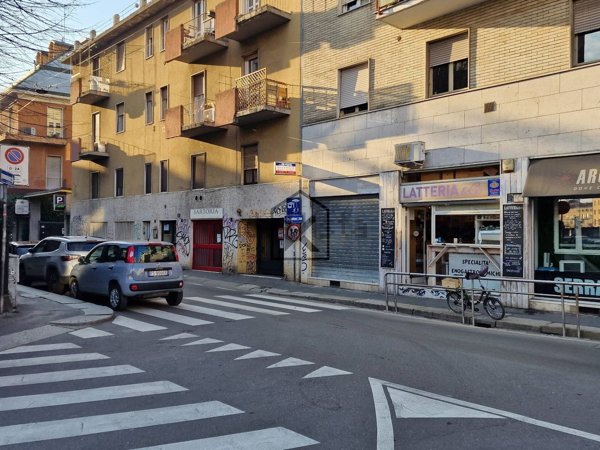 negozio in affitto a Milano in zona Porta Genova