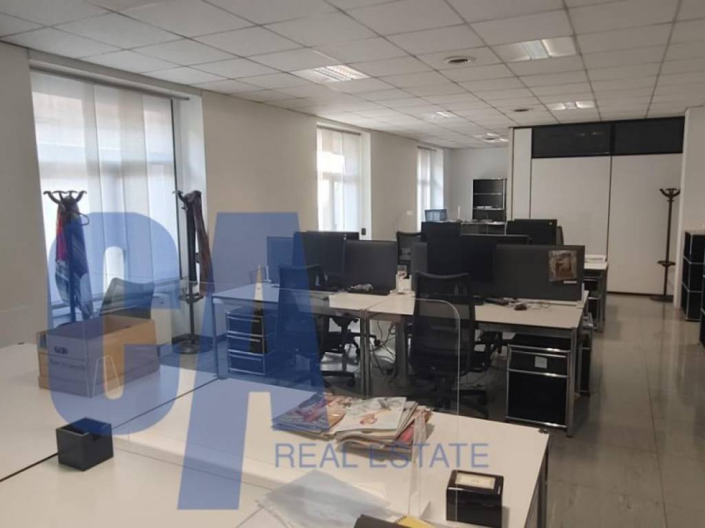 intera palazzina in affitto a Milano in zona Porta Nuova