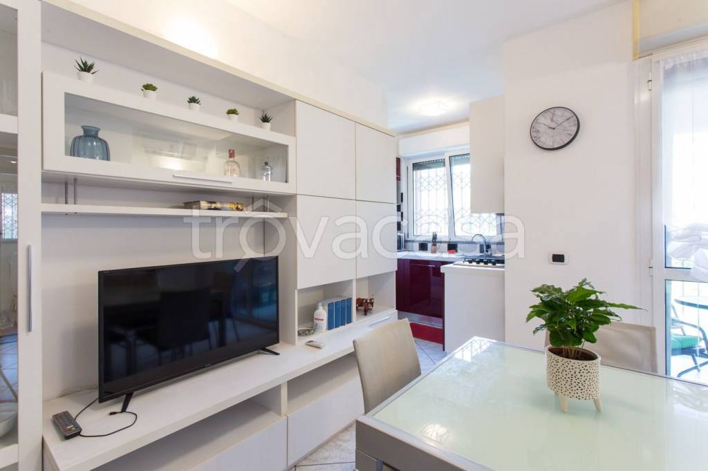 appartamento in affitto a Milano in zona Famagosta