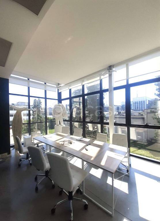 locale commerciale in affitto a Milano in zona Solari