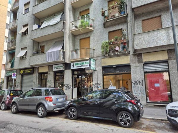 negozio in affitto a Milano in zona Forze Armate