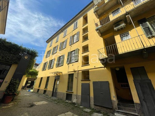 negozio in affitto a Milano in zona Porta Genova