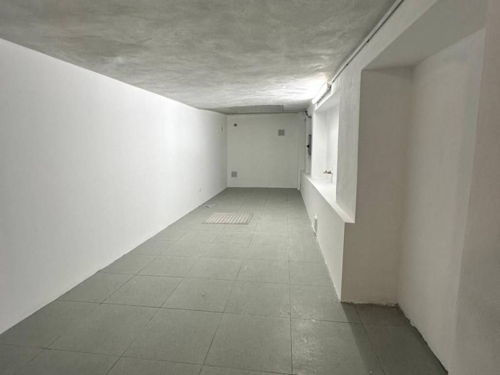 negozio in affitto a Milano in zona Vigentino