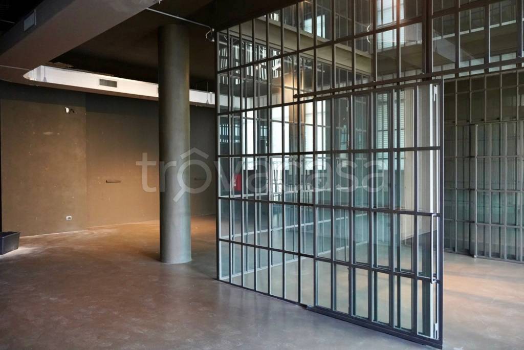 negozio in affitto a Milano