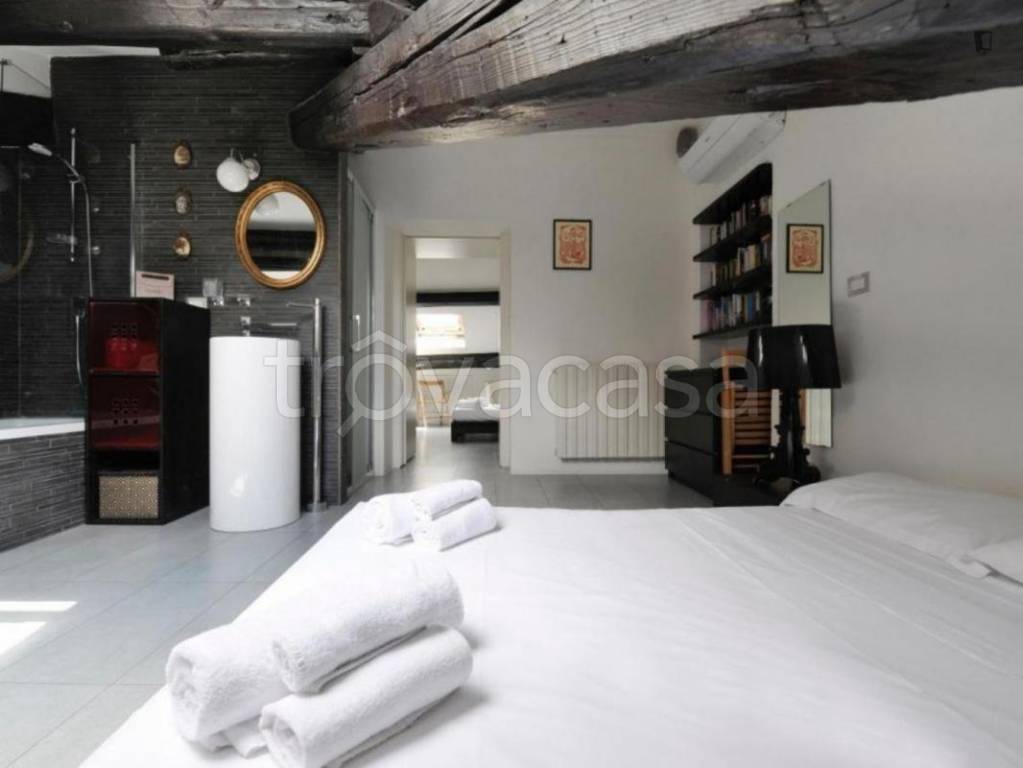 appartamento in affitto a Milano in zona Porta Genova