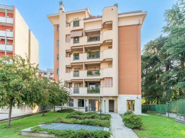 appartamento in affitto a Milano in zona Famagosta