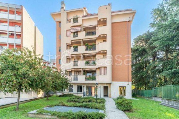 appartamento in affitto a Milano in zona Famagosta