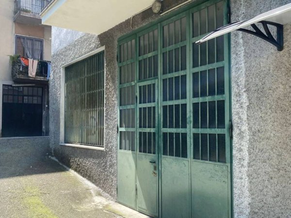 locale commerciale in affitto a Milano in zona Adriano