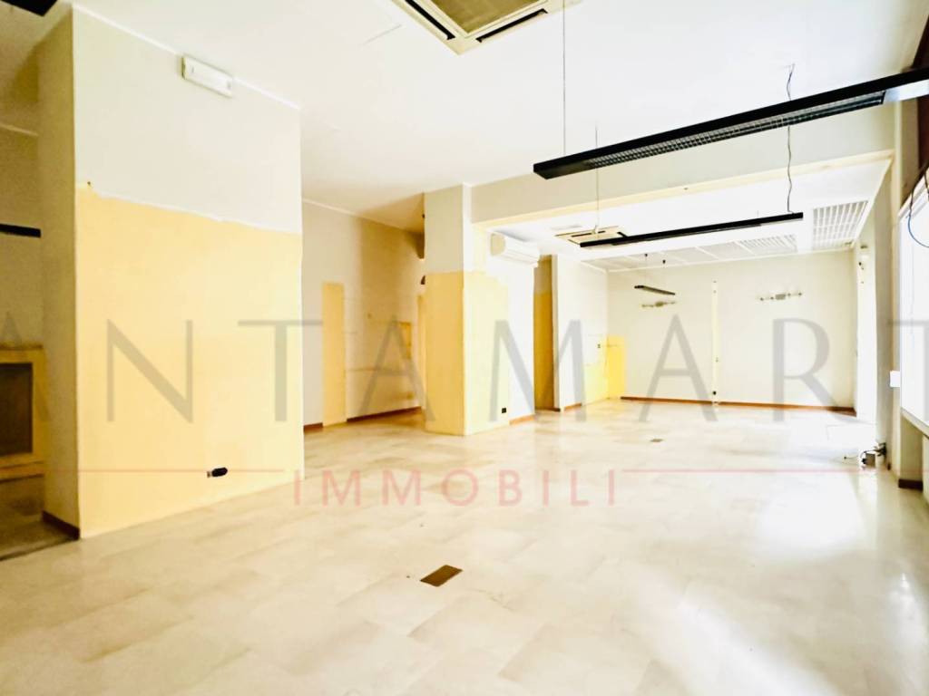 negozio in affitto a Milano
