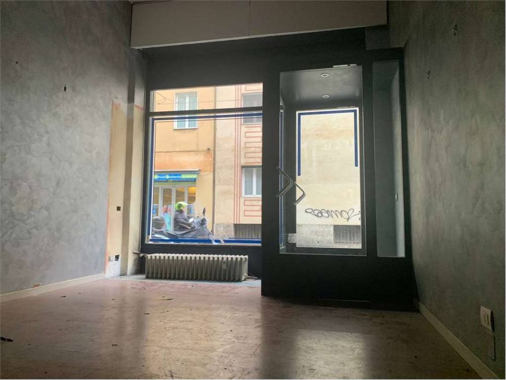 negozio in affitto a Milano in zona Guastalla