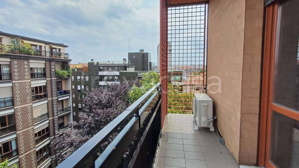 appartamento in affitto a Milano in zona Sant'Ambrogio