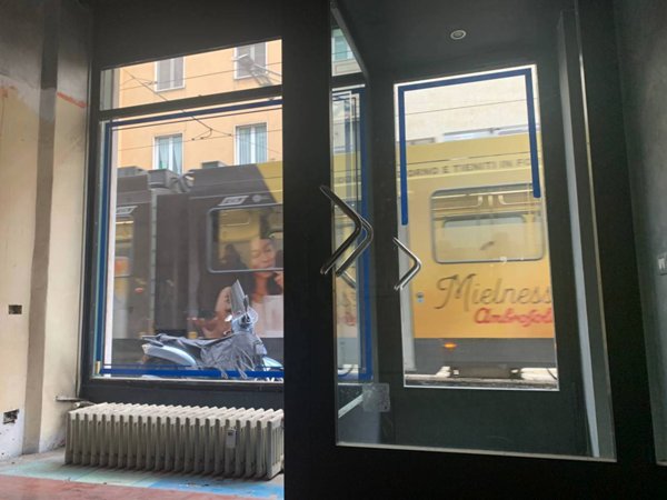 negozio in affitto a Milano in zona Guastalla